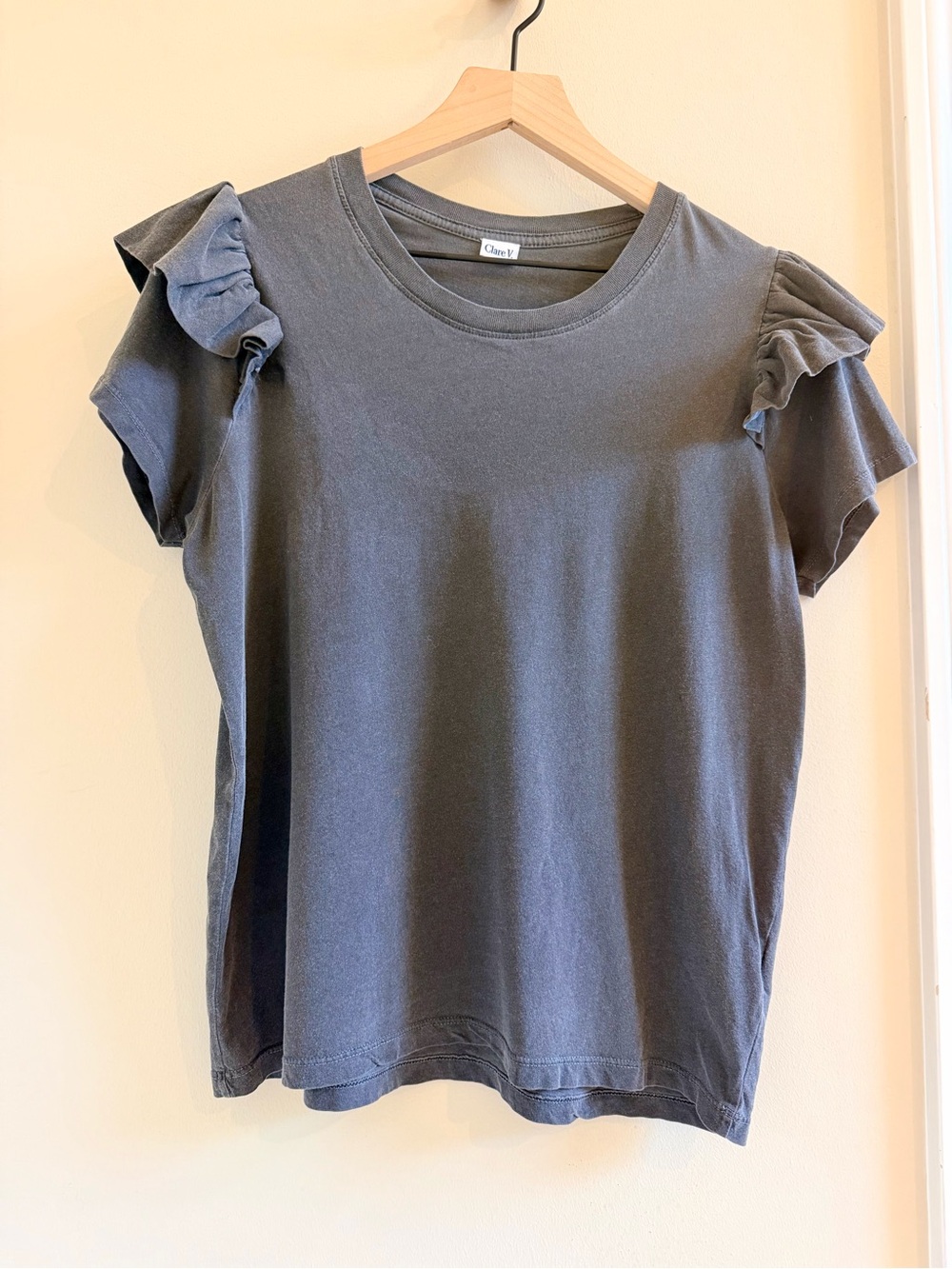 Clare v Ruffle Tee - Faded
Black / S